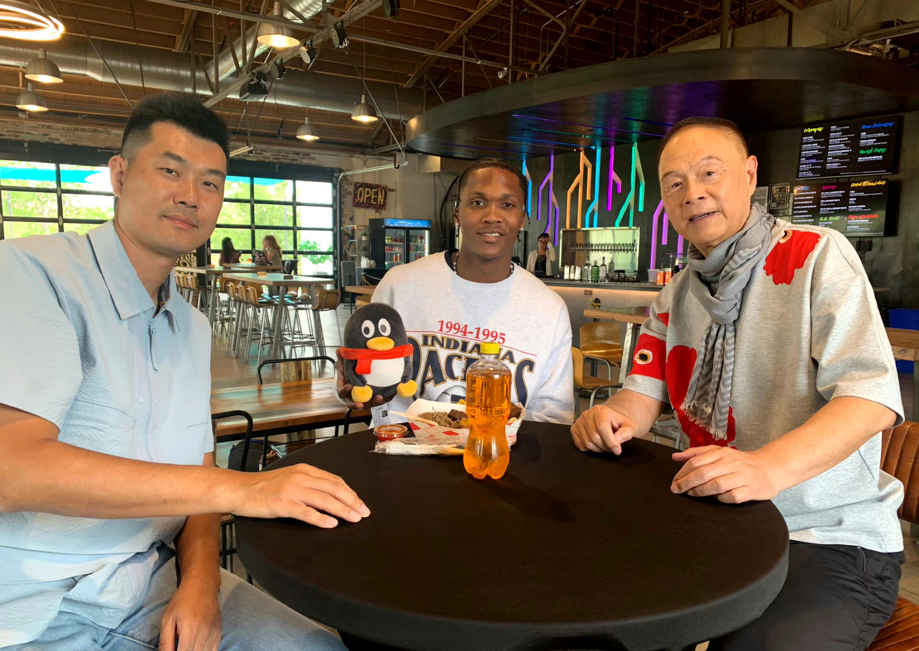 世俱杯-包含相互谦逊合作，新秀球员展现潜力的词条