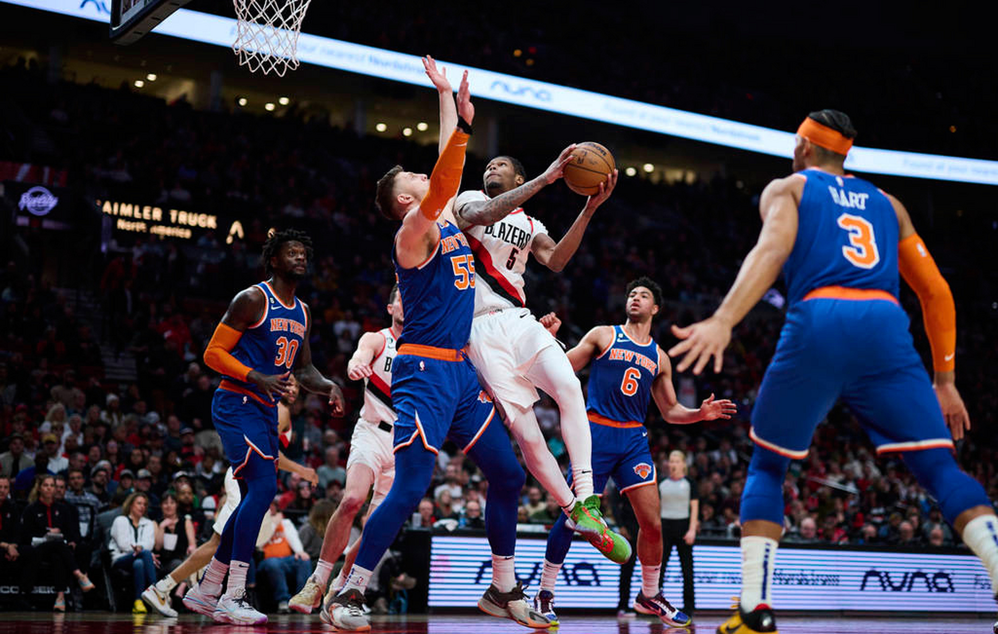 包含尼克斯主场失利，需总结教训反思的词条