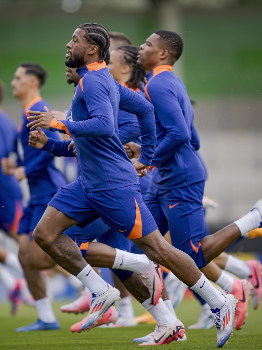 关于正能量满满,欧洲足球比赛中球员拼尽全力的信息 关于正能量满满,欧洲足球比赛中球员拼尽全力的信息