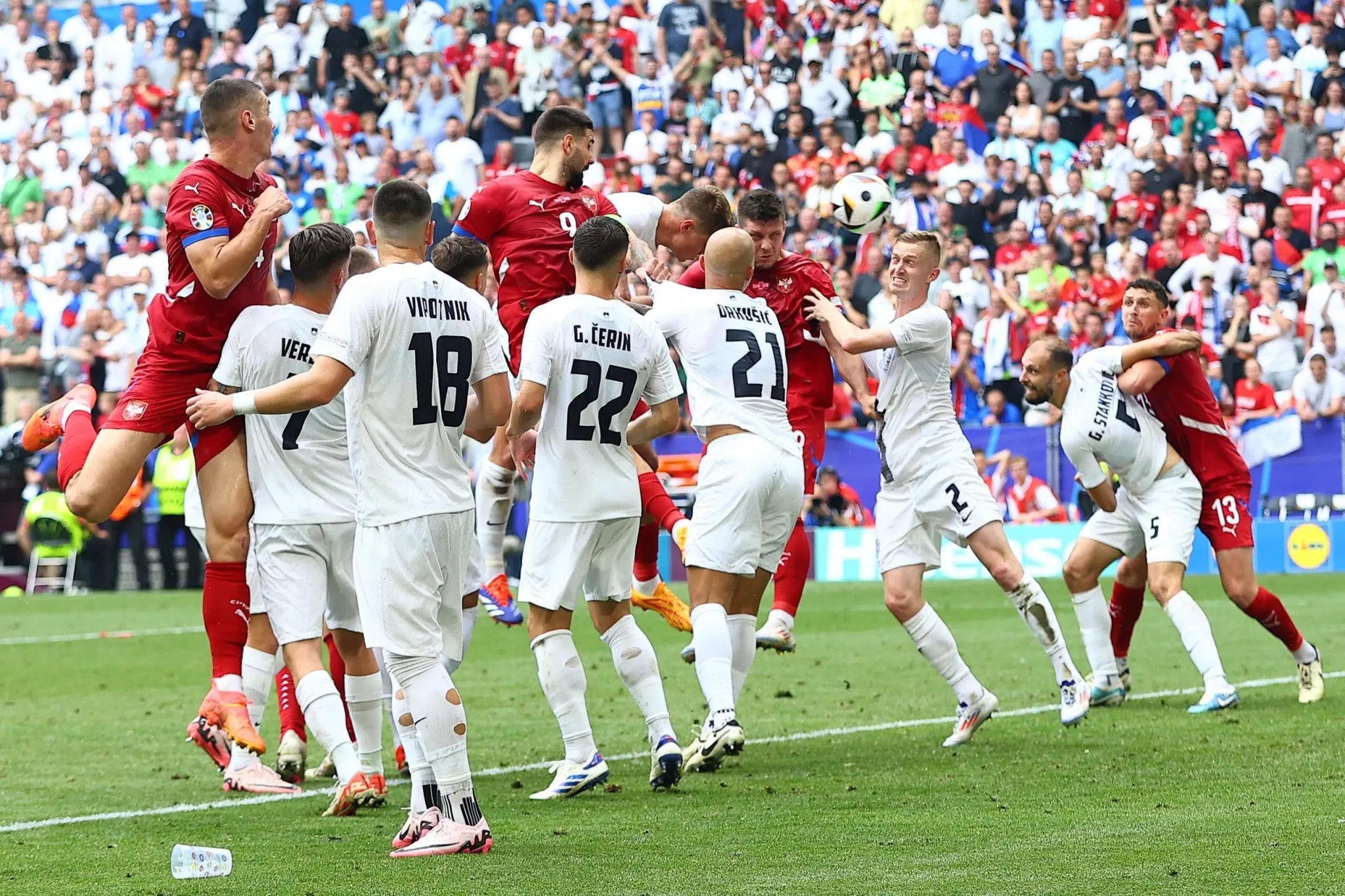 包含斯洛文尼亚在对手面前推一分国际赛添胜利的词条