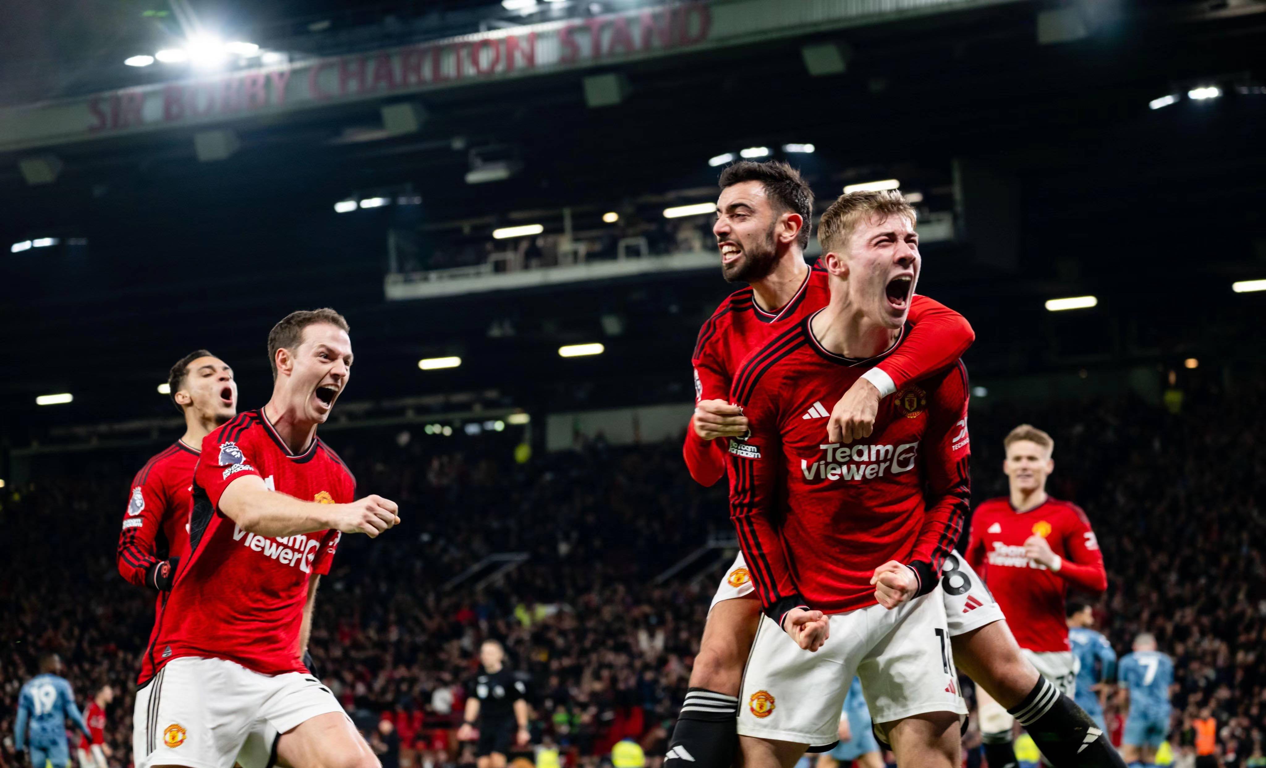 曼联后防失误频发，教练组展开强化训练的简单介绍