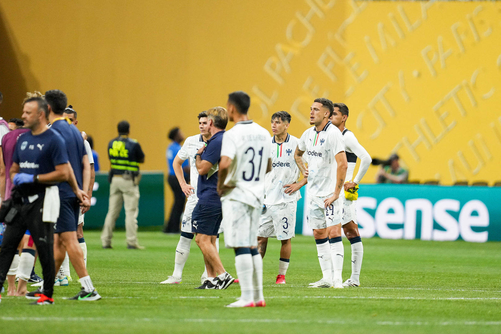 欧洲强队在世俱杯上积极备战,力争夺冠 欧洲强队在世俱杯上积极备战,力争夺冠