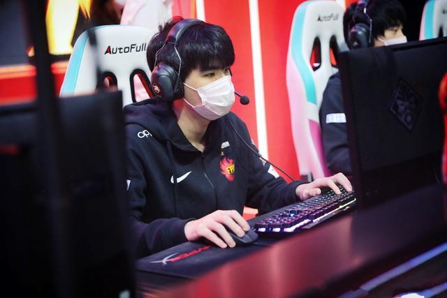 LGD翻盘HLE，Perkz单局斩获MVP全球总决赛3:1（深圳）