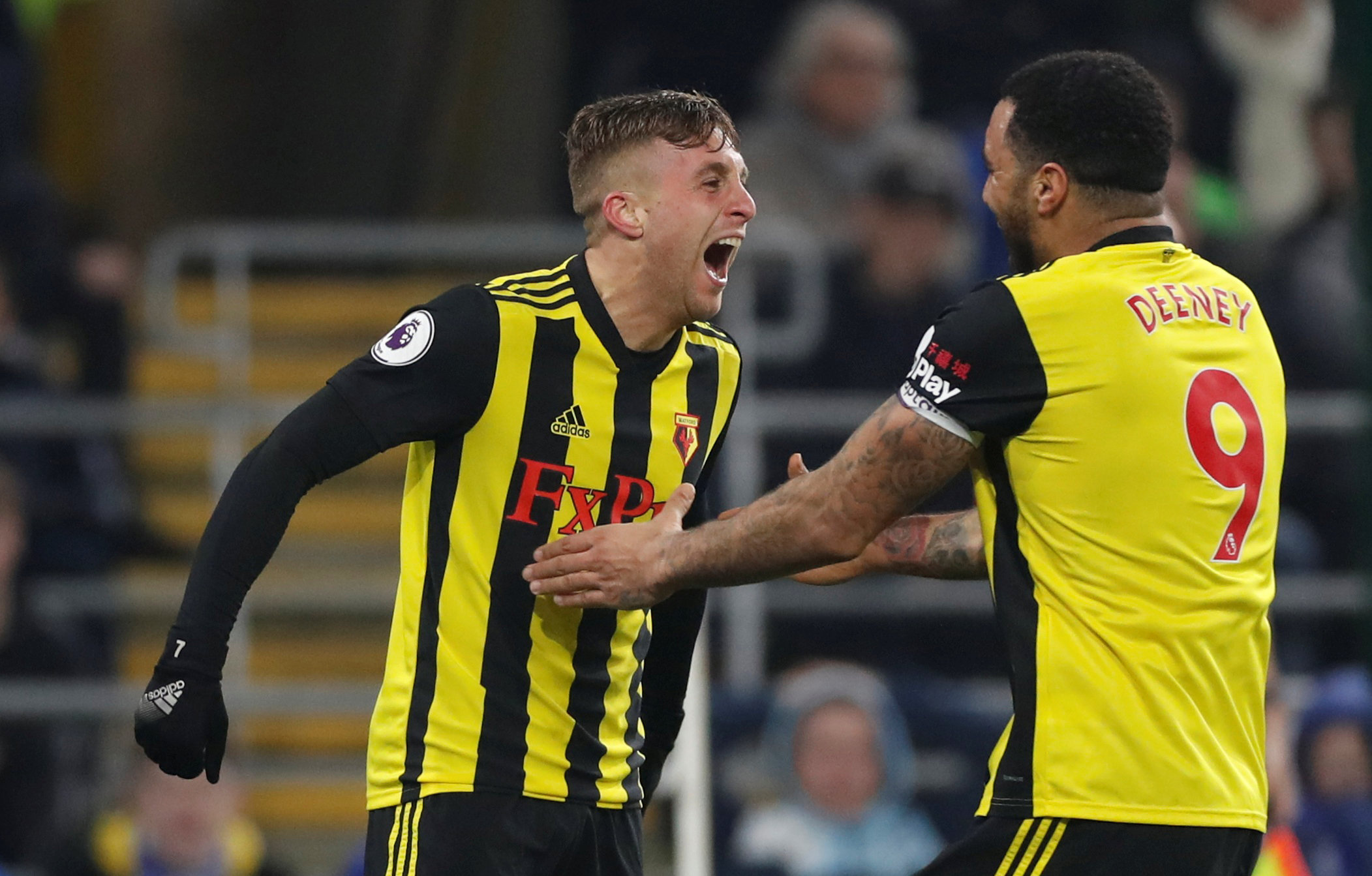 包含卡迪夫城足球队取得胜利，赢得球迷掌声的词条