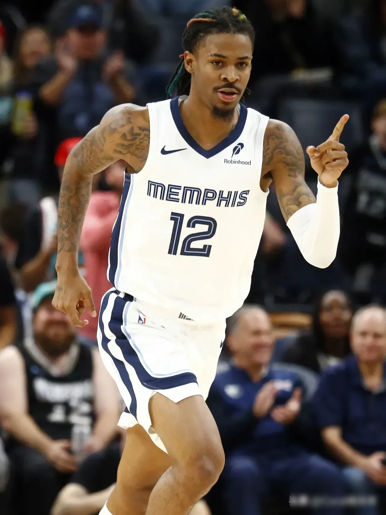 凯尔特人逆转灰熊,保持不败 凯尔特人逆转灰熊,保持不败