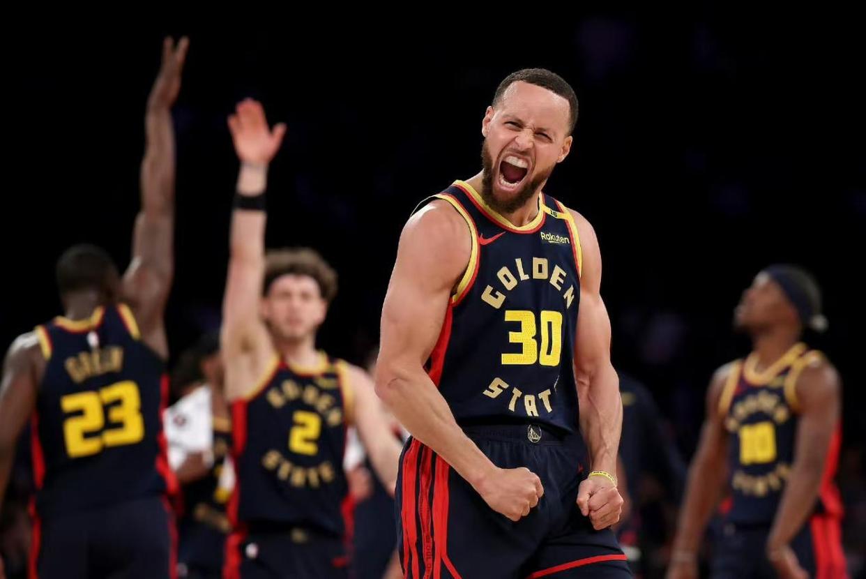 勇士客场击败尼克斯,库里表现抢眼 勇士客场击败尼克斯,库里表现抢眼