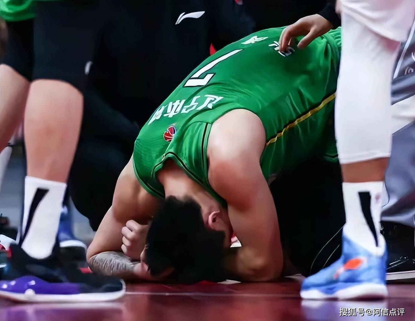 天津队逆转湖人,张镇麟带队取胜 天津队逆转湖人,张镇麟带队取胜