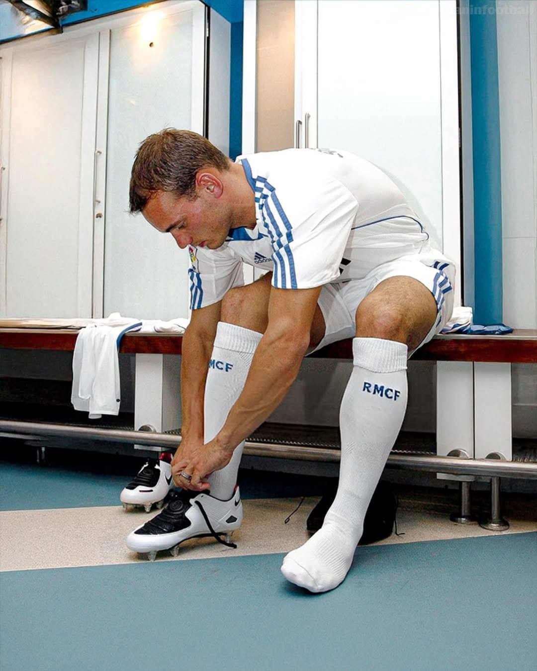 精英球员在绿茵场上展现出色表现 精英球员在绿茵场上展现出色表现