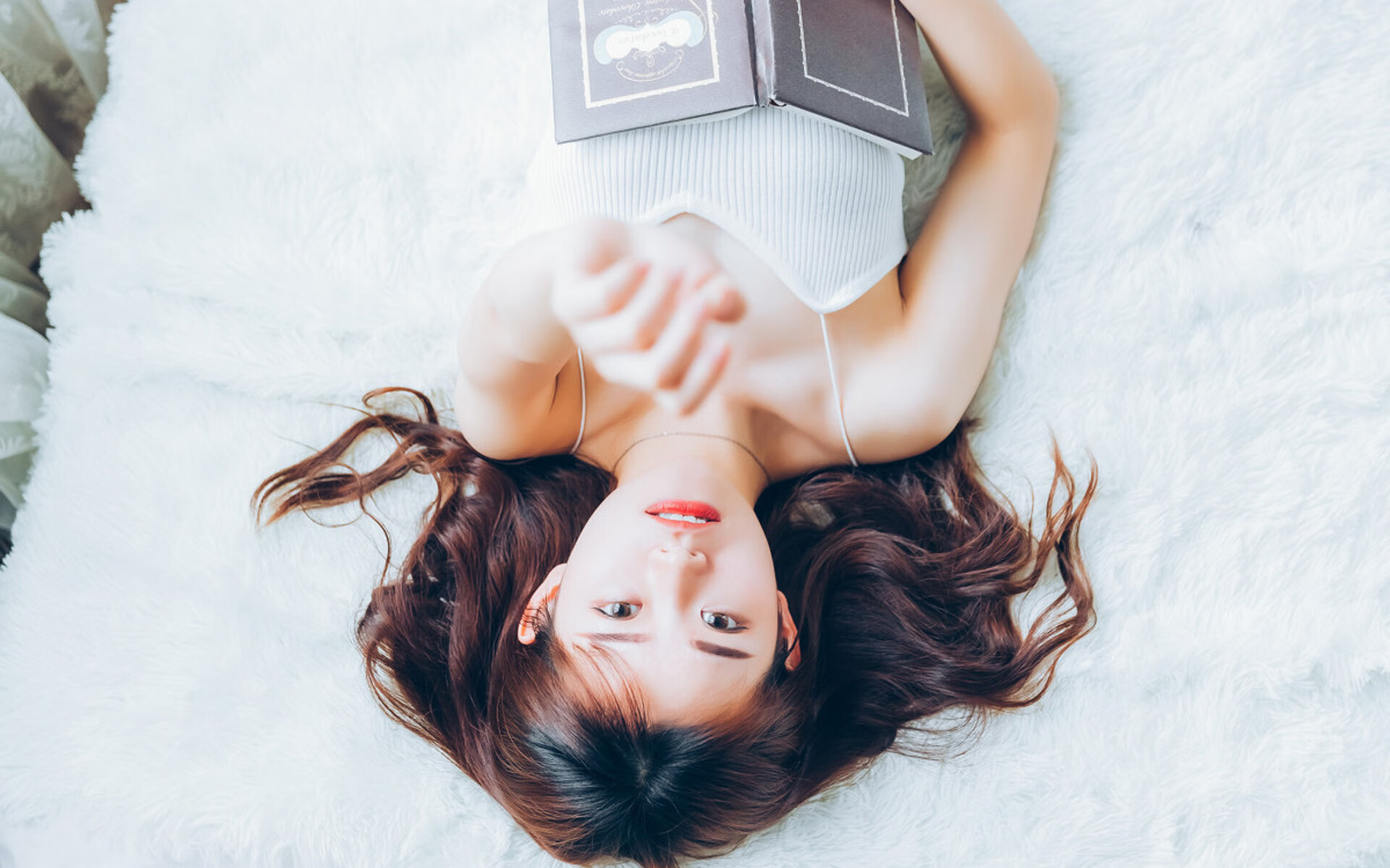 F1争冠夜的红色魅影,当卡马文加在绿茵场演绎维斯塔潘式统治