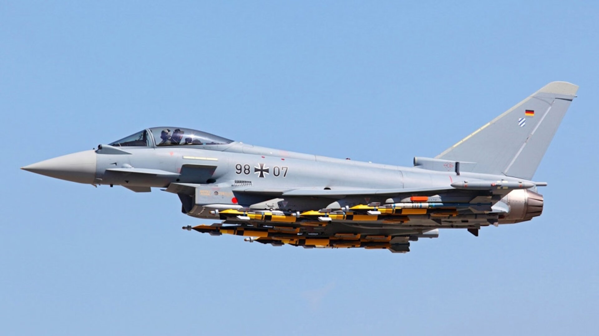 世俱杯赛程-纪律vs激情，莱比锡红牛的集体铁壁，如何映照C罗不朽的个人锋芒？