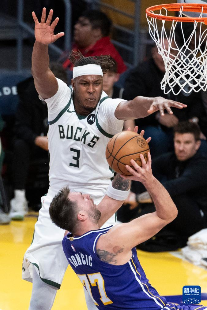 篮网对阵雄鹿,德罗赞进攻端无人可挡 篮网对阵雄鹿,德罗赞进攻端无人可挡