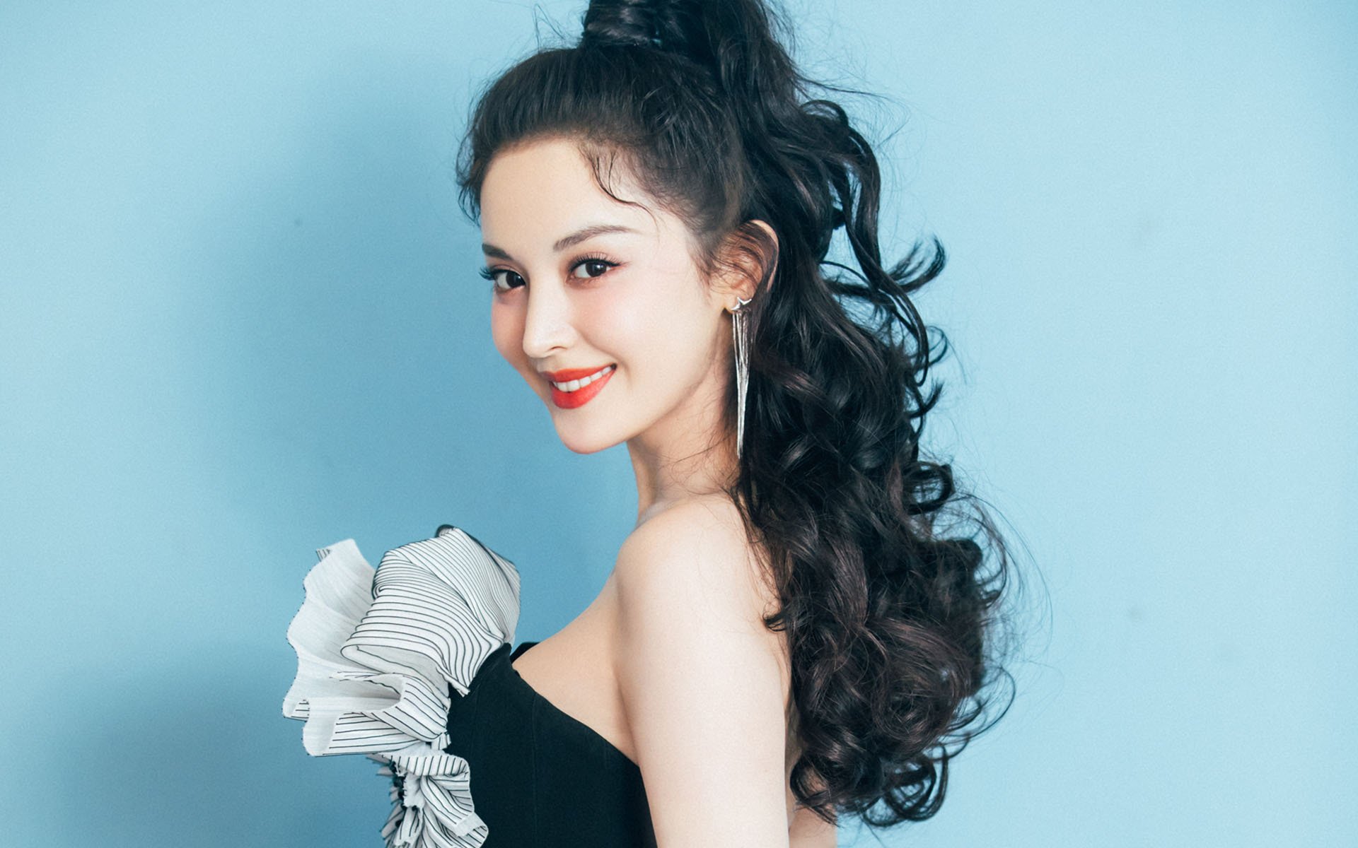 双重接管，从足球场到篮球馆的关键战传奇